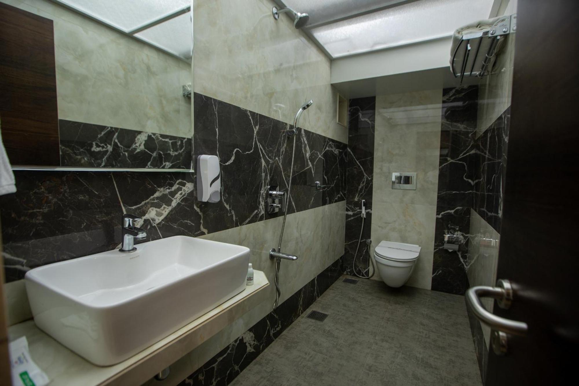 Hotel Naaz Executive Mumbai Ngoại thất bức ảnh